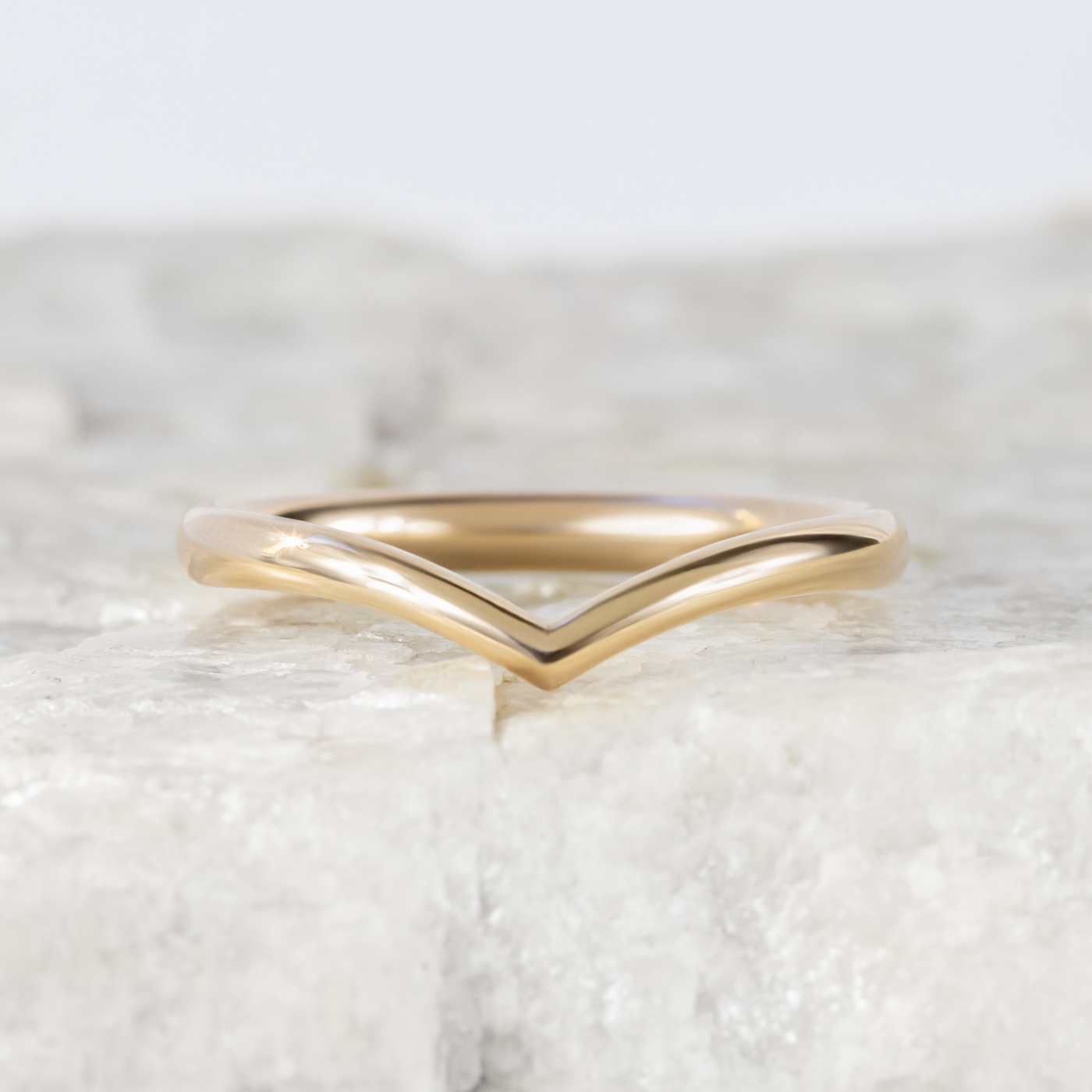 Vida ~ Curve Wedding Band